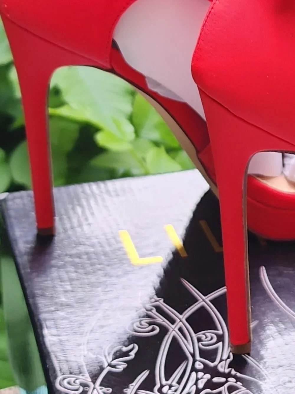 NWB Lilliana Rosanna size 7.5 HOTTIE red strappy heels 👠 ♥️